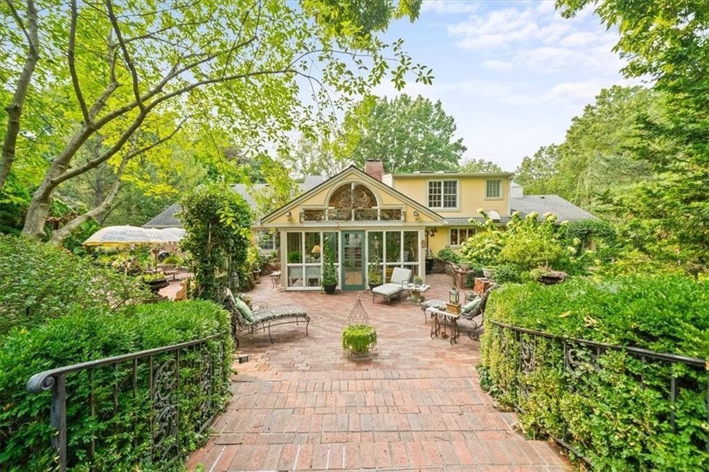 3125 Tomahawk Road Mission Hills, KS 66208 - Photo 2 of 50