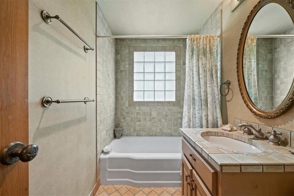 3125 Tomahawk Road Mission Hills, KS 66208 - Photo 33 of 50