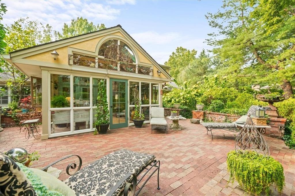 3125 Tomahawk Road Mission Hills, KS 66208 - Photo 8 of 50