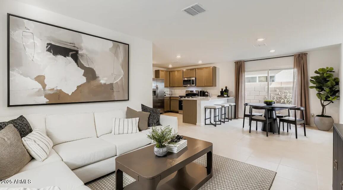 9678 West Piccadilly Road Avondale, AZ 85392 - Photo 6 of 22 Great Room