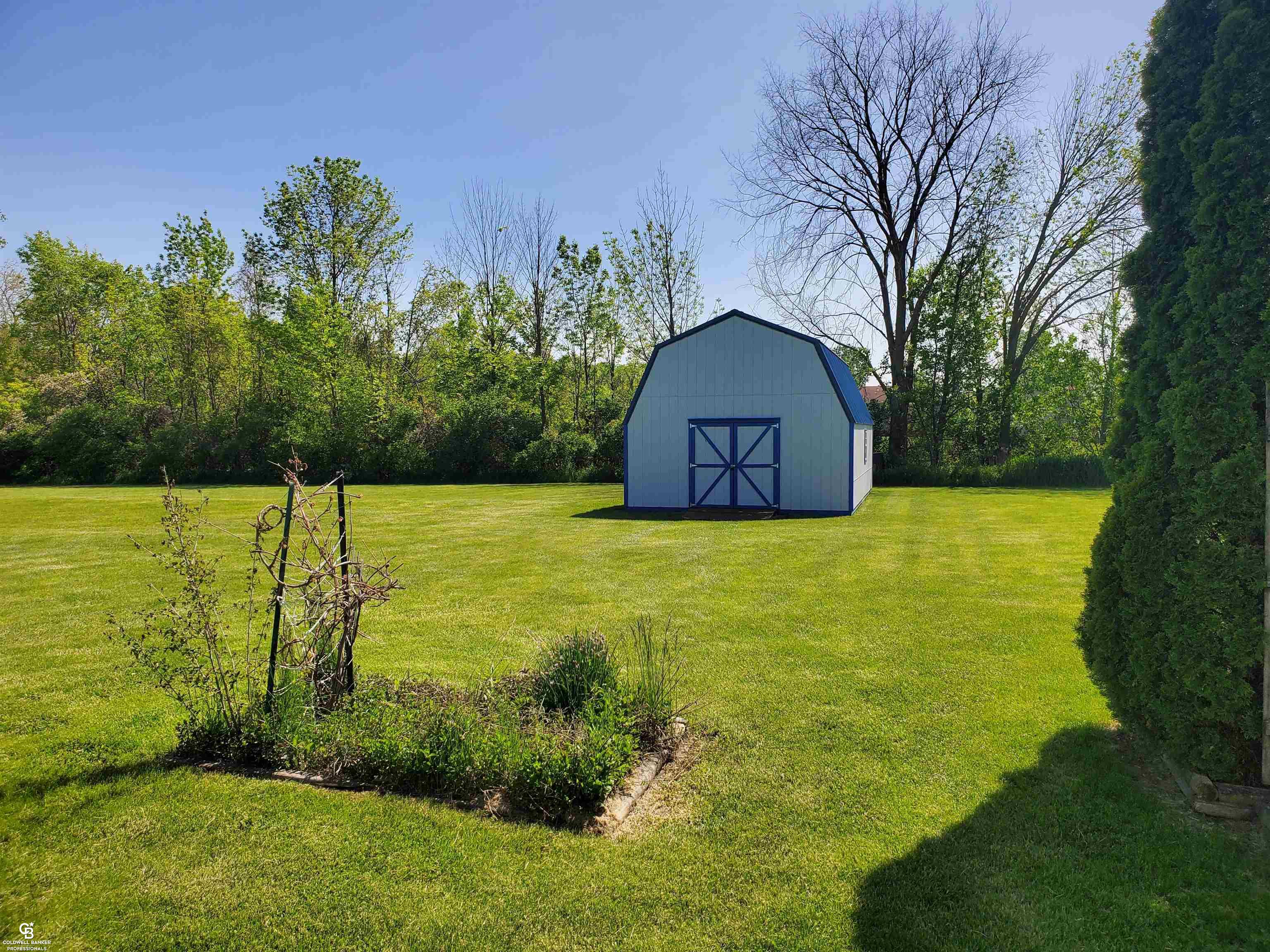 9268 Hill Road Goodells, MI 48027 - Photo 8 of 28 Side Yard