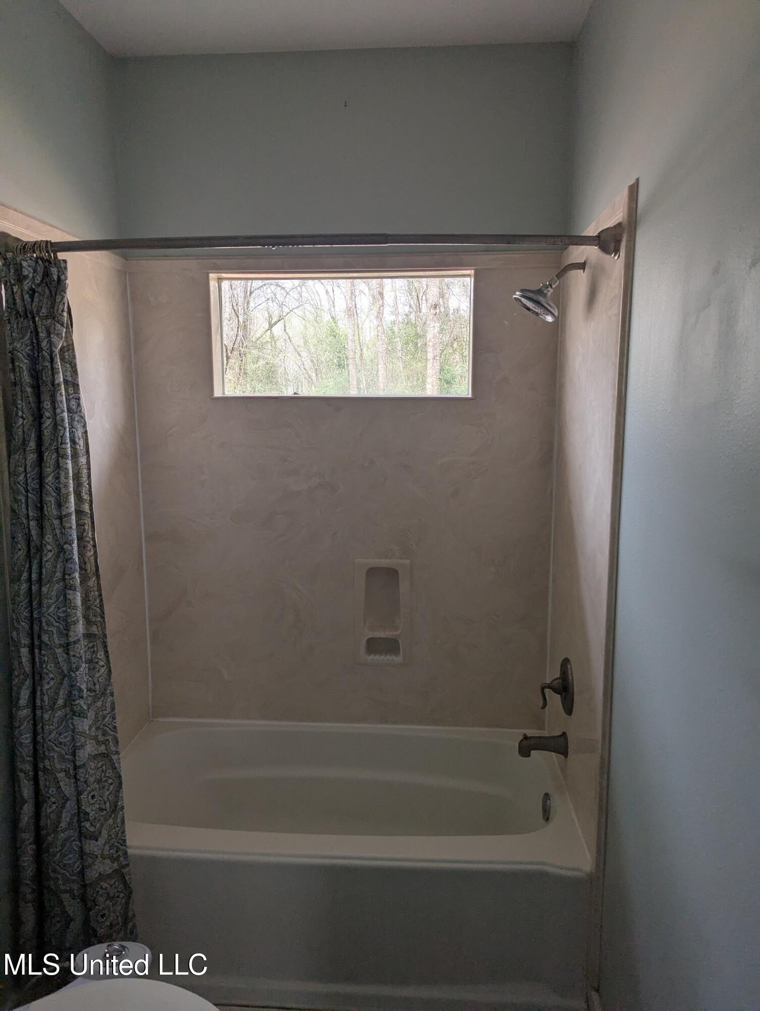 21217 Trails End Road Moss Point, MS 39562 - Photo 20 of 34 PXL_20250314_184438967