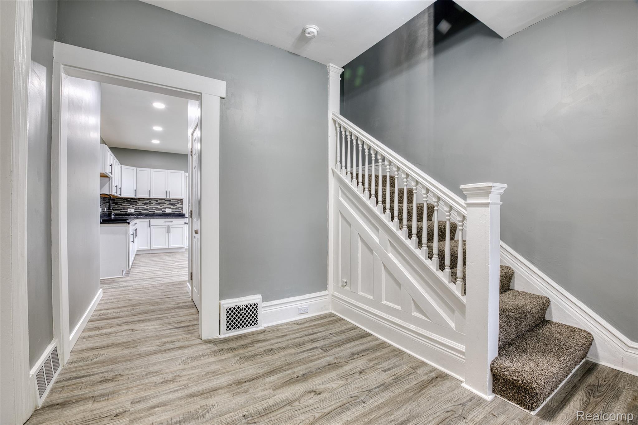 430 Holbrook Detroit, MI 48202 - Photo 12 of 31 image-9.jpg