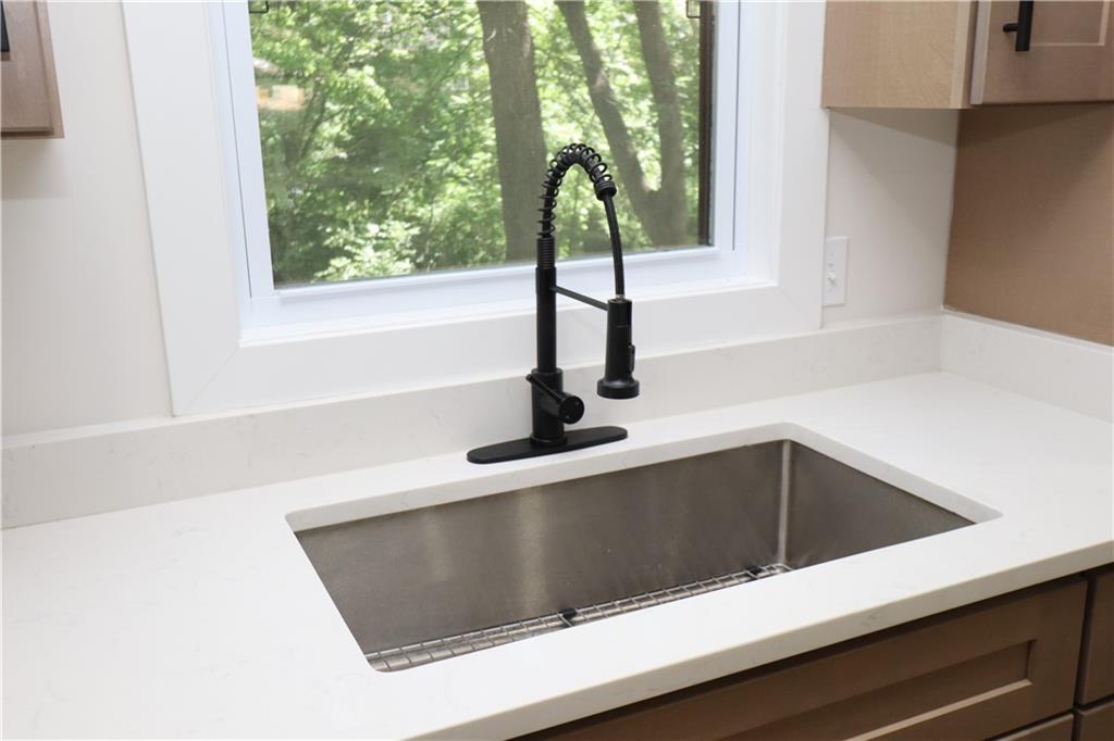 2729 Stratford Road Lawrence, KS 66049 - Photo 8 of 25