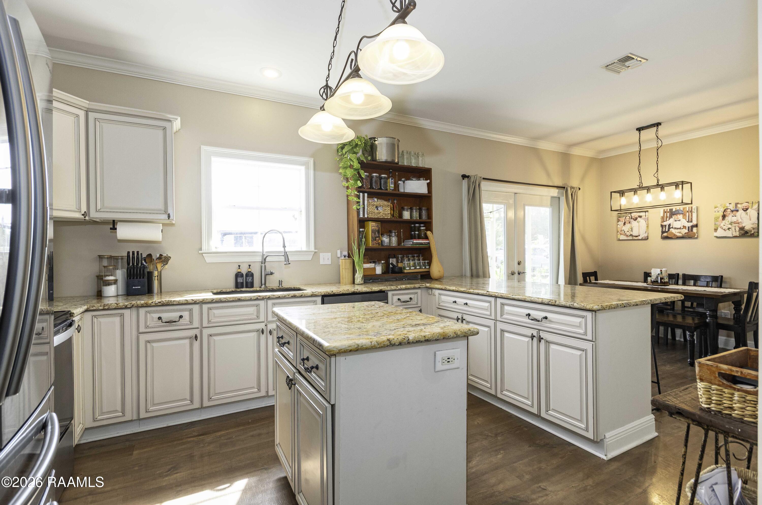 1402 Breaux Road Lafayette, LA 70506 - Photo 9 of 30 Kitchen 3