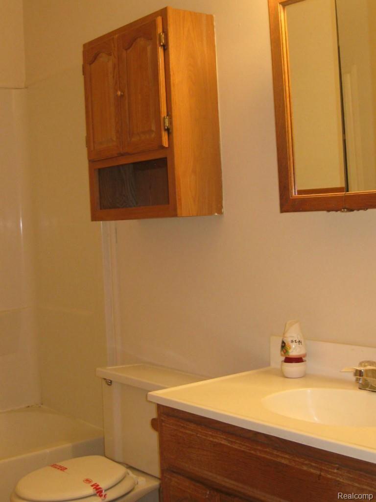 4181 Venoy Road Wayne, MI 48184 - Photo 13 of 16 Bathroom