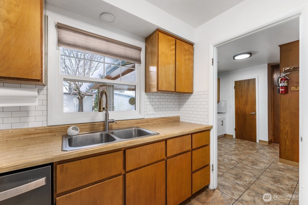1423 Oak Street Wenatchee, WA 98801 - Photo 10 of 28