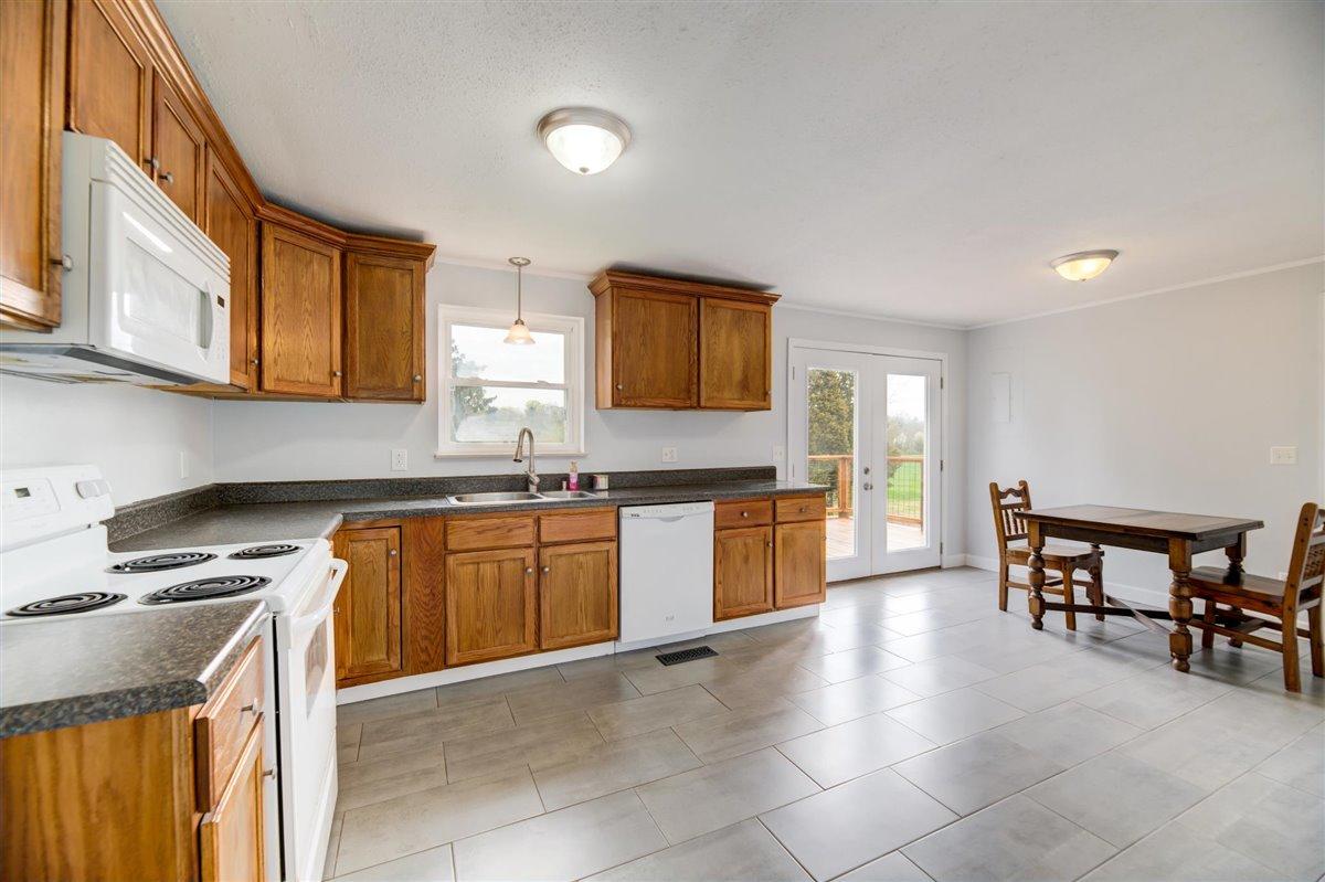270 Thompson Road Madisonville, TN 37354 - Photo 9 of 31 09-270-Thompson-Rd-Madisonville-TN-9