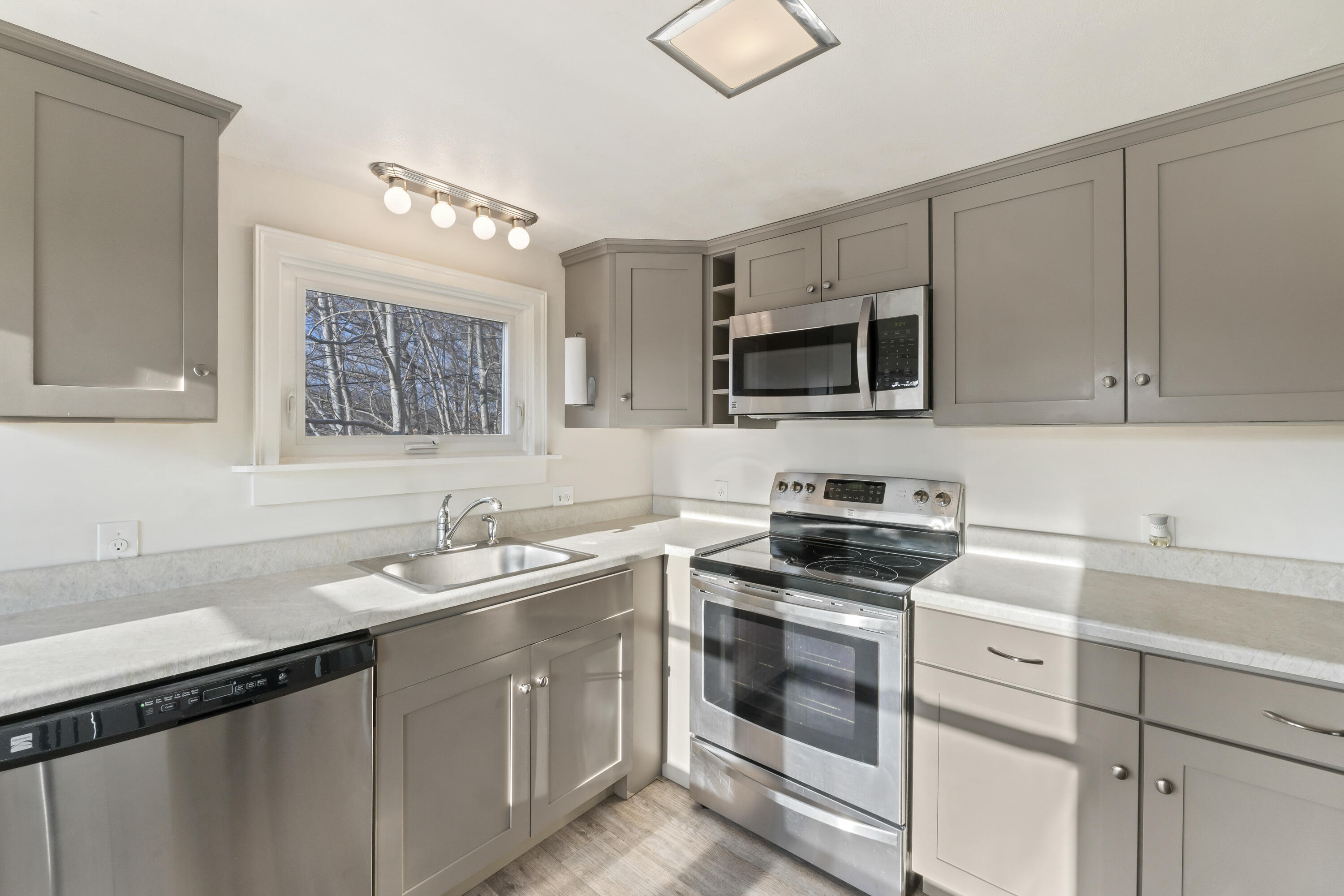 22 Pier Road, Unit B2 Kennebunkport, ME 04046 - Photo 6 of 13 22 Pier B2