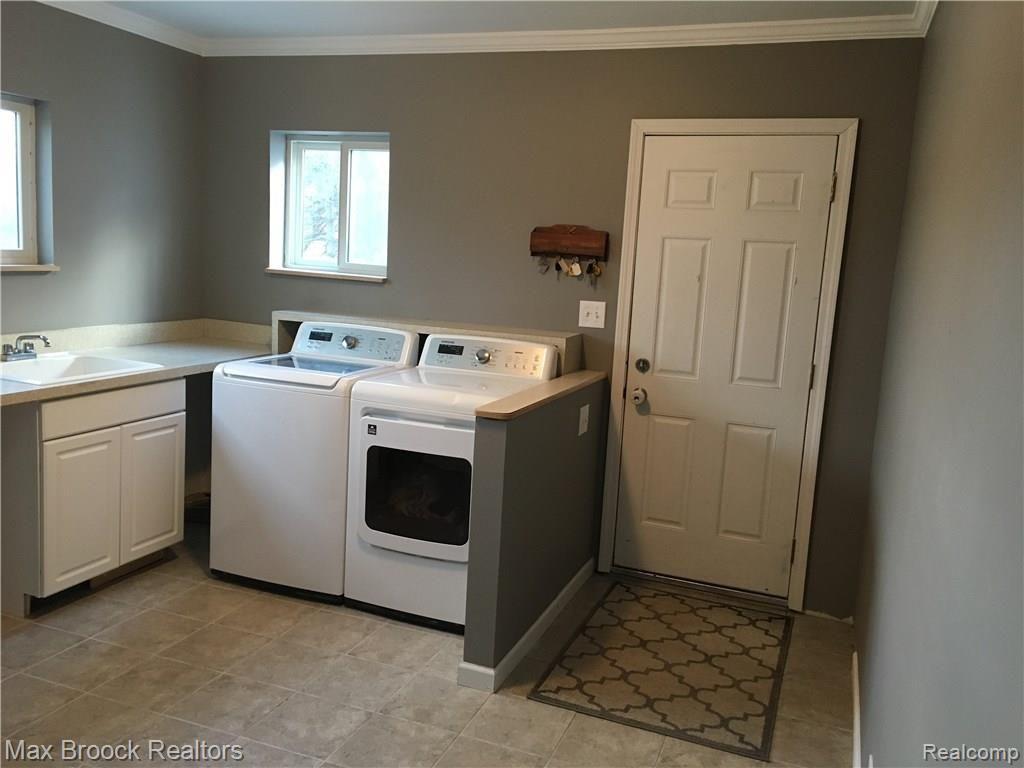 9620 Allen Road Clarkston, MI 48348 - Photo 71 of 99 laundry4.JPG