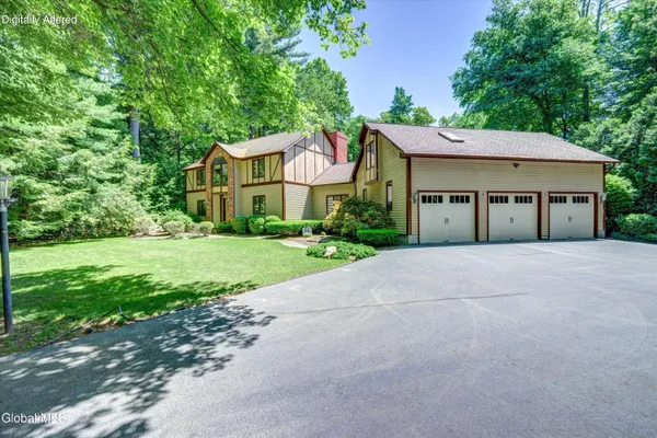 $779,900 | 16 Innisbrook Drive, Clifton Park, NY 12065