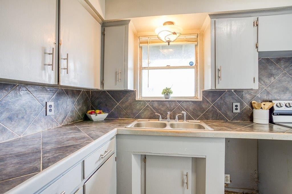 1410 Denver Street Portland, TX 78374 - Photo 13 of 25