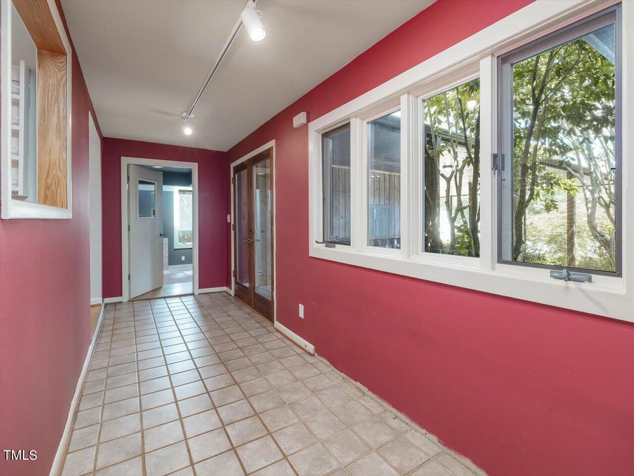 2129 Ridge Road Raleigh, NC 27607 - Photo 13 of 79 13-Entry