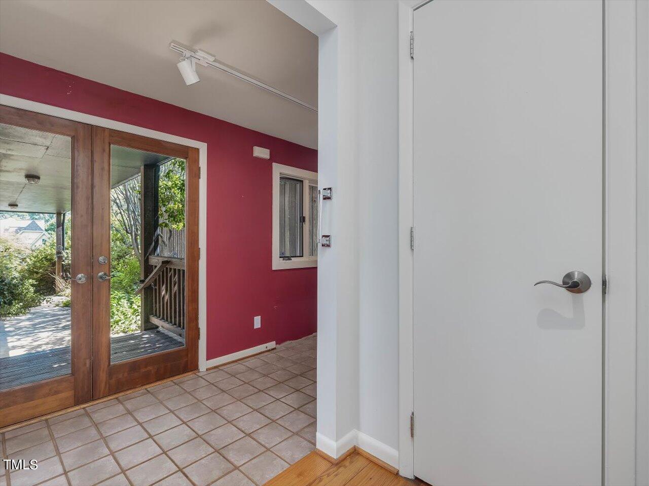 2129 Ridge Road Raleigh, NC 27607 - Photo 16 of 79 24-Entry