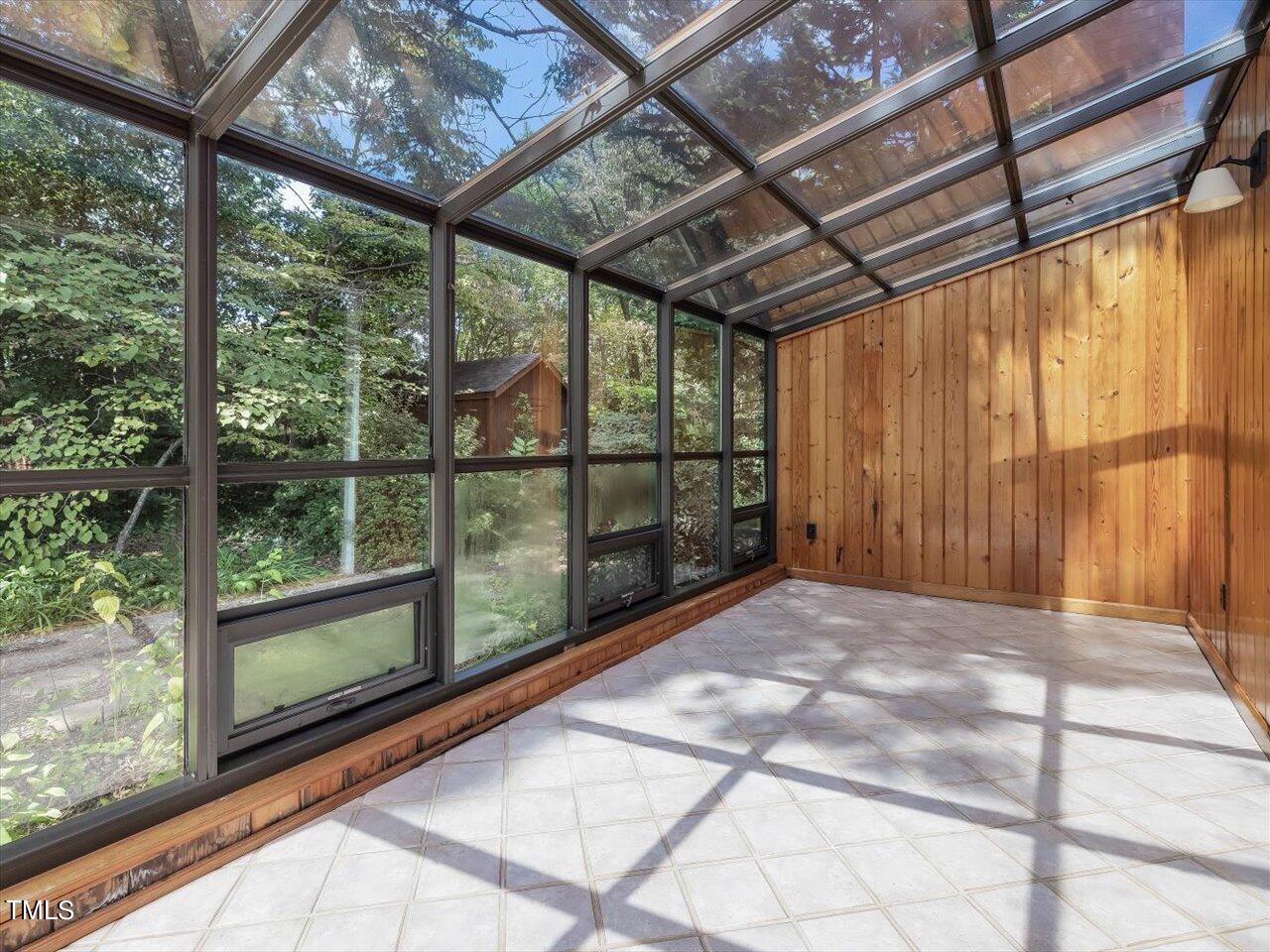 2129 Ridge Road Raleigh, NC 27607 - Photo 24 of 79 32-Solarium