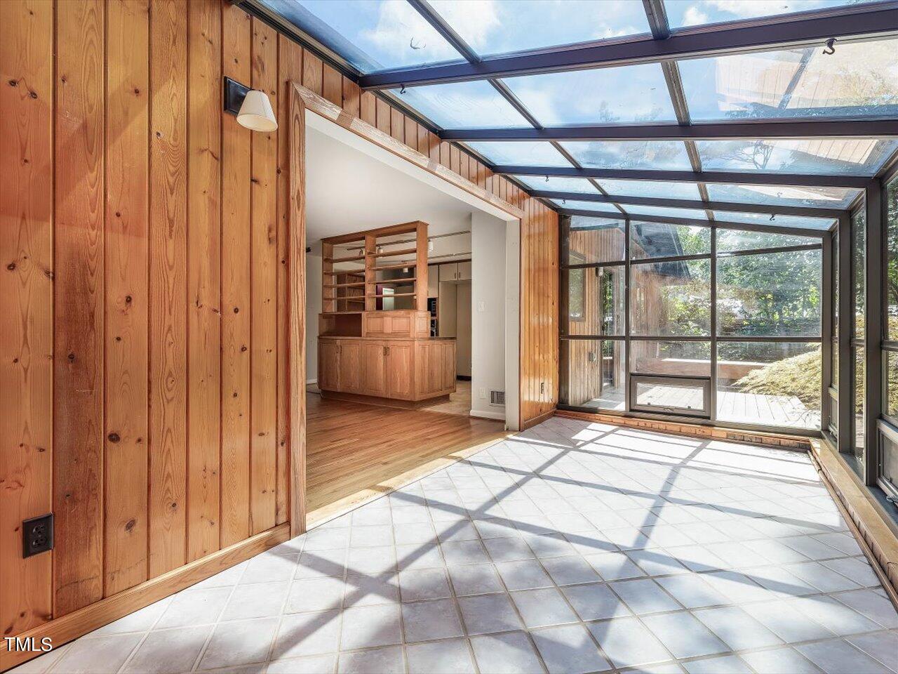 2129 Ridge Road Raleigh, NC 27607 - Photo 25 of 79 33-Solarium