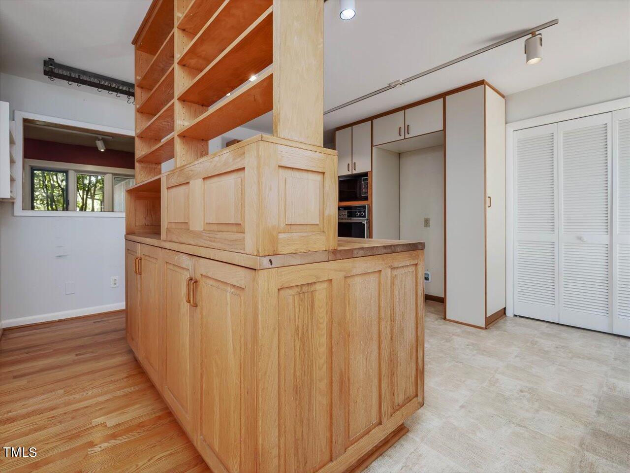 2129 Ridge Road Raleigh, NC 27607 - Photo 27 of 79 35-Kitchen
