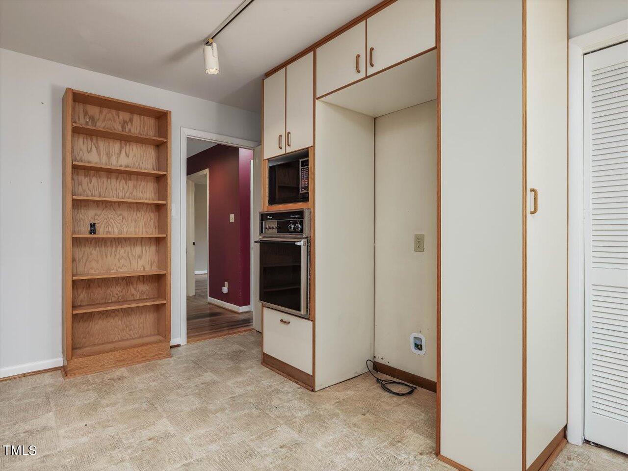 2129 Ridge Road Raleigh, NC 27607 - Photo 32 of 79 a view of closet area