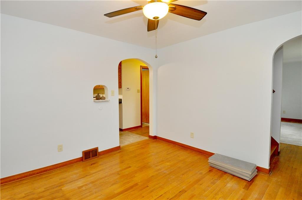 1103 Riverview Road Pittsburgh, PA 15238 - Photo 8 of 13 Dining room