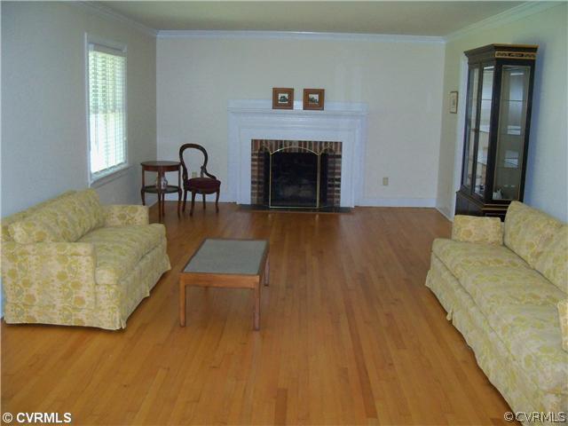 3817 Sherbrook Road Richmond, VA 23235 - Photo 6 of 12 Living Room
