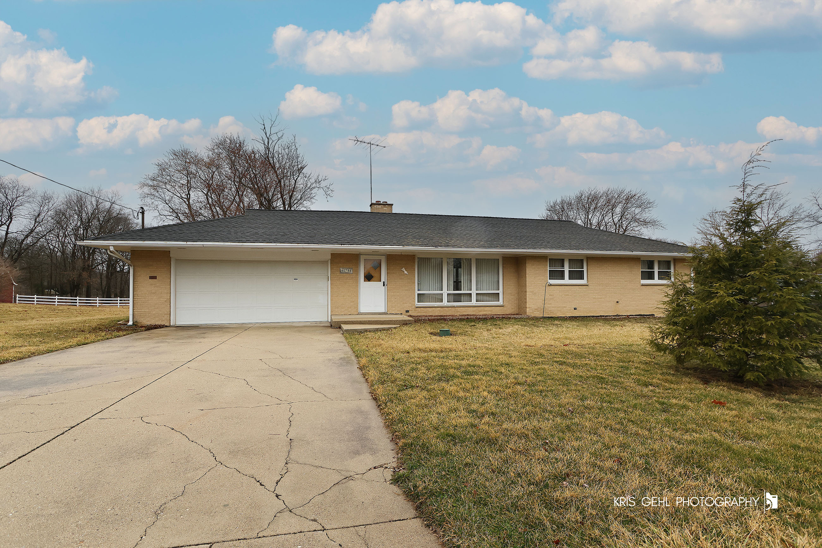 40798 North Forest View Road Wadsworth, IL 60083 - Photo 1 of 29 a front view of a house with garden