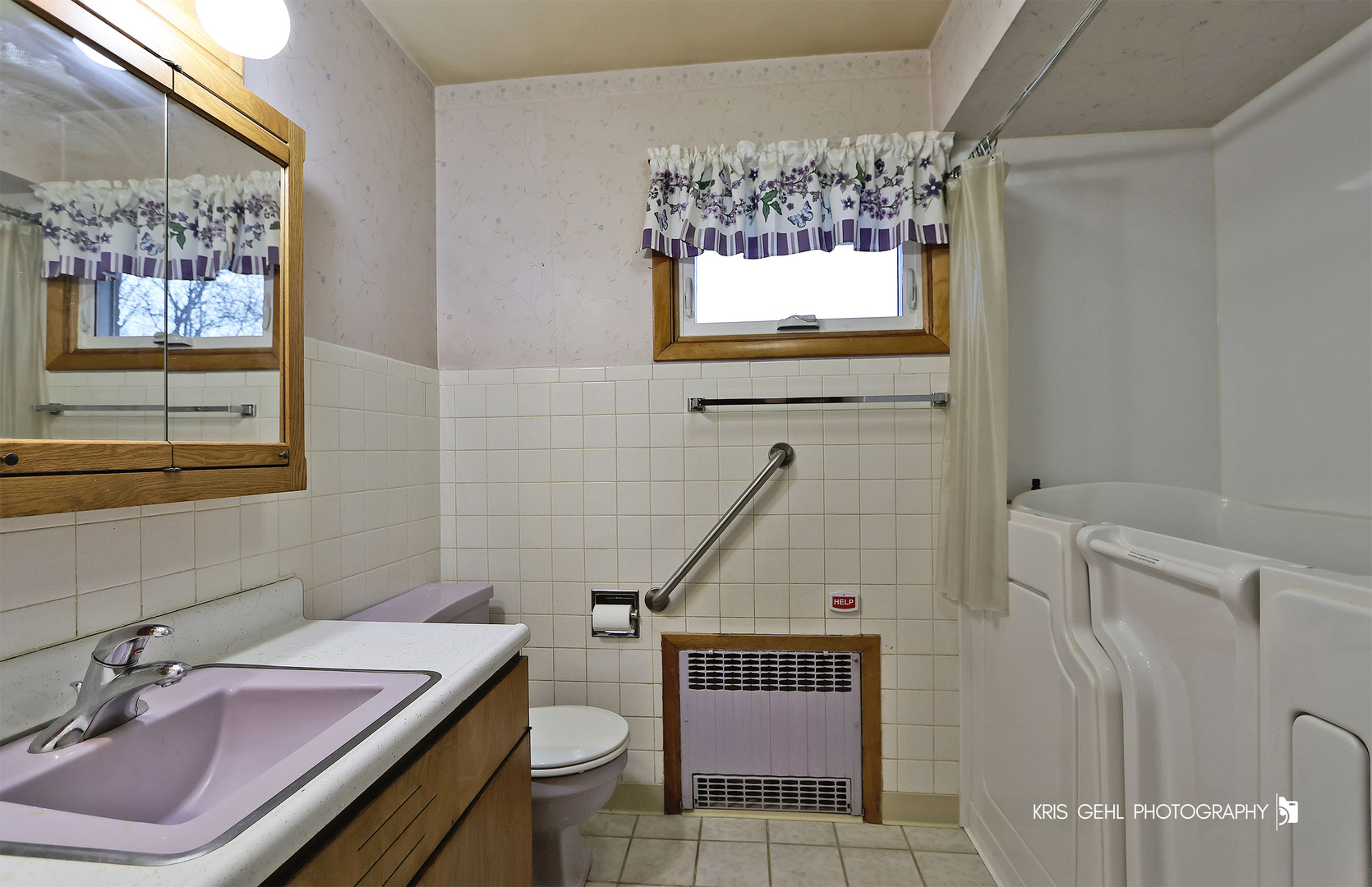 40798 North Forest View Road Wadsworth, IL 60083 - Photo 13 of 29 a bathroom with a sink toilet and mirror
