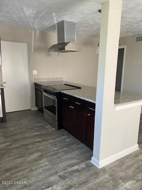 121 Milton Road Daytona Beach, FL 32118 - Photo 5 of 19 kitchen2
