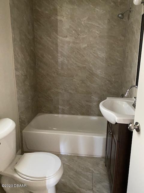 121 Milton Road Daytona Beach, FL 32118 - Photo 9 of 19 hall bath