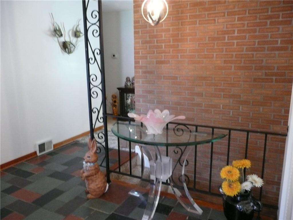 222 Shafer Road Coraopolis, PA 15108 - Photo 2 of 24 Gallery Image 2