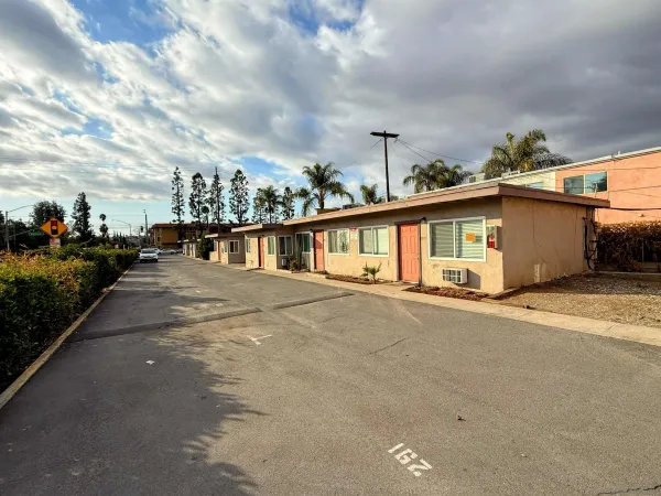 $1,950 | 279 South Mollison Avenue, El Cajon, CA 92020