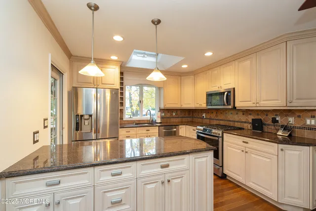 $699,990 | 4 Coral Place, Middletown, NJ 07748