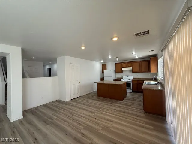 $1,900 | 3221 Aspinwall Court, North Las Vegas, NV 89081