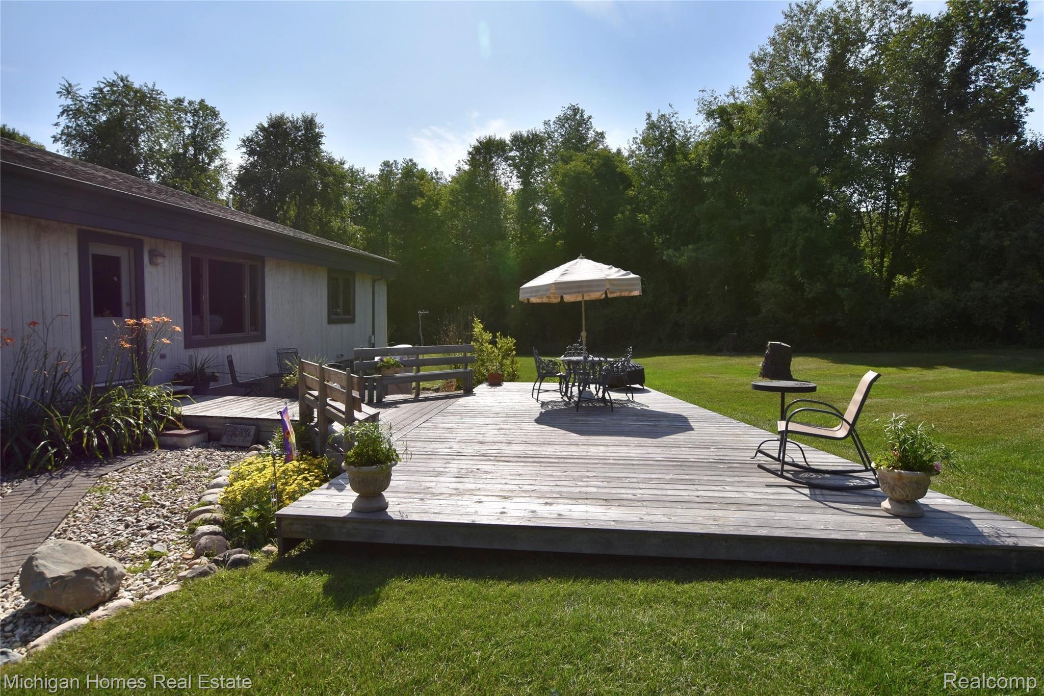 9753 Gibbs Road Clarkston, MI 48348 - Photo 9 of 43 COOKOUT ANYONE?