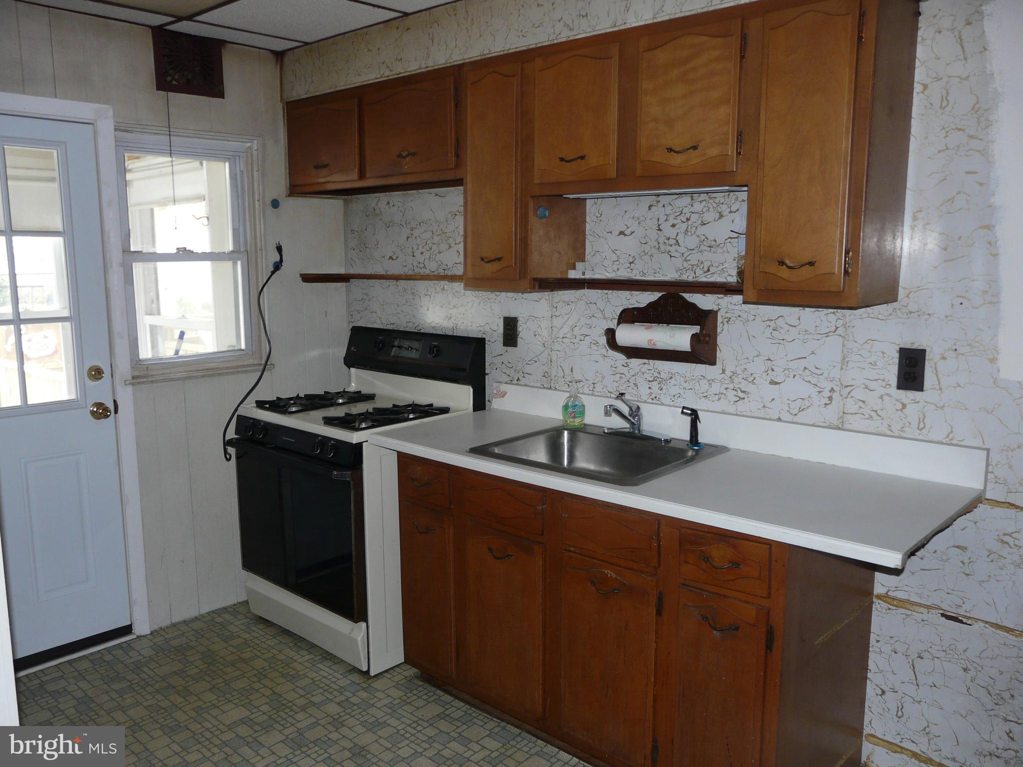 2833 Plainfield Road Dundalk, MD 21222 - Photo 3 of 13 Kitchen