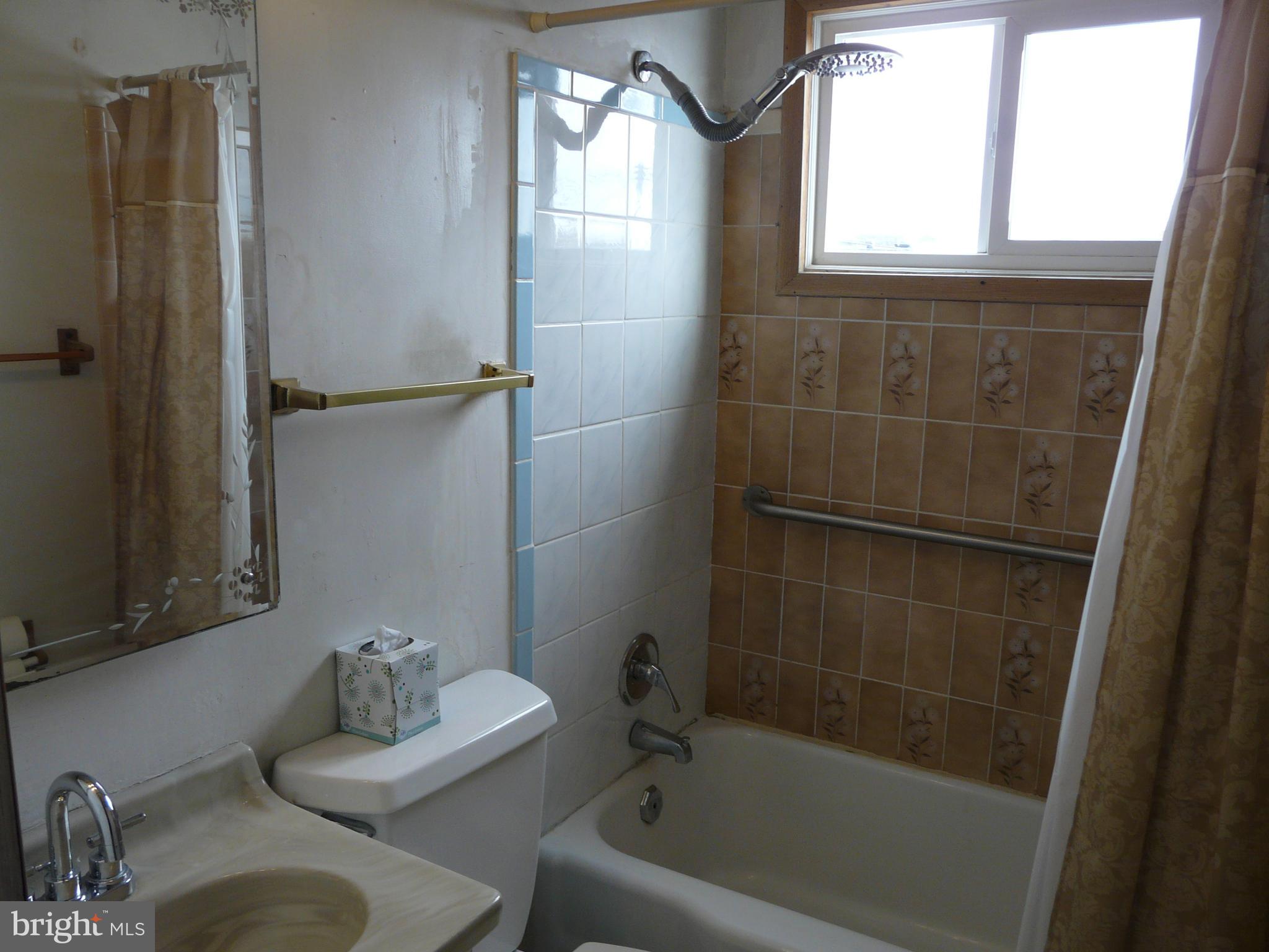 2833 Plainfield Road Dundalk, MD 21222 - Photo 8 of 13 Bath Room