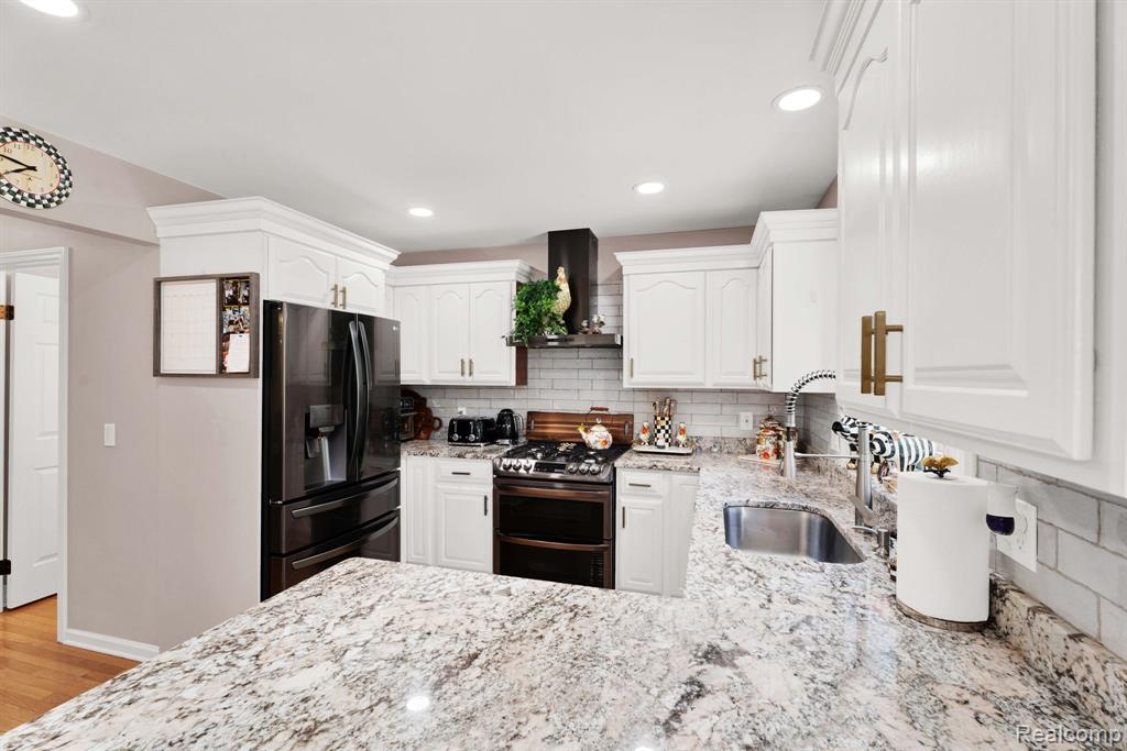 1003 Bembridge Drive Rochester Hills, MI 48307 - Photo 15 of 57