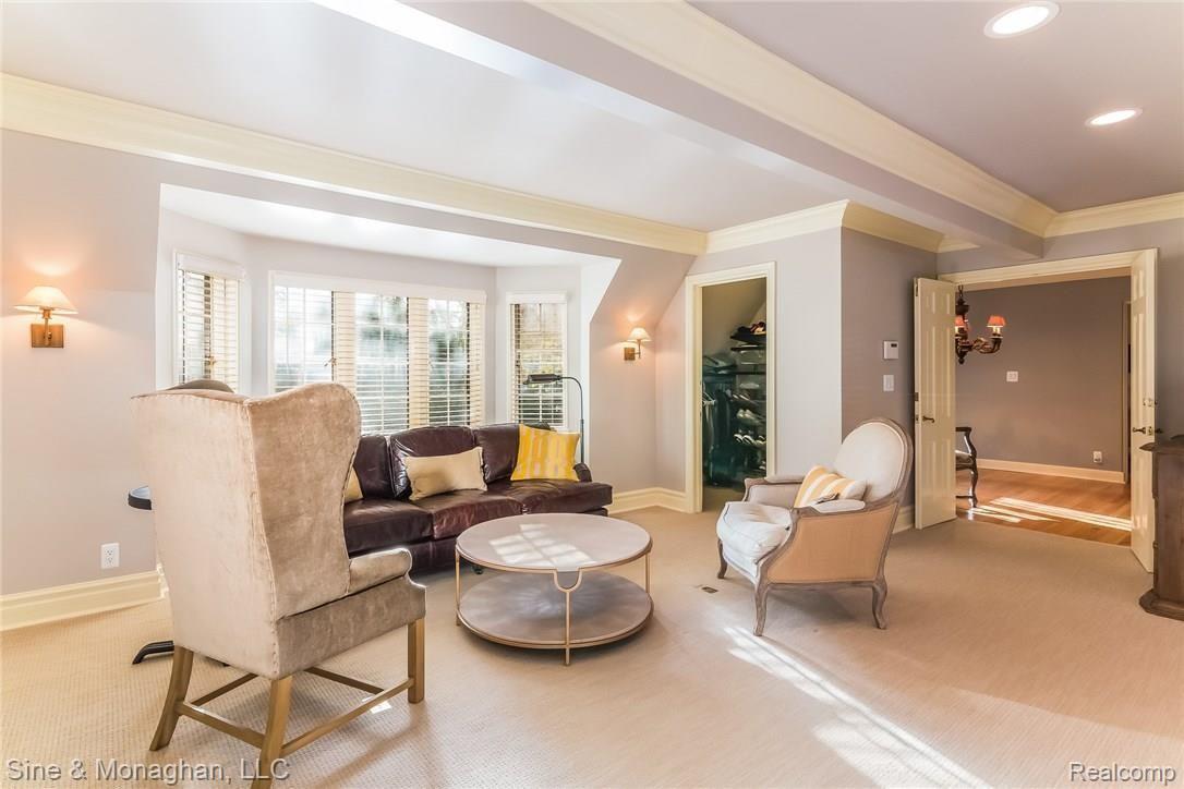 72 Touraine Road Grosse Pointe, MI 48236 - Photo 35 of 69 036-Master_Bedroom-3435727-medium.jpg