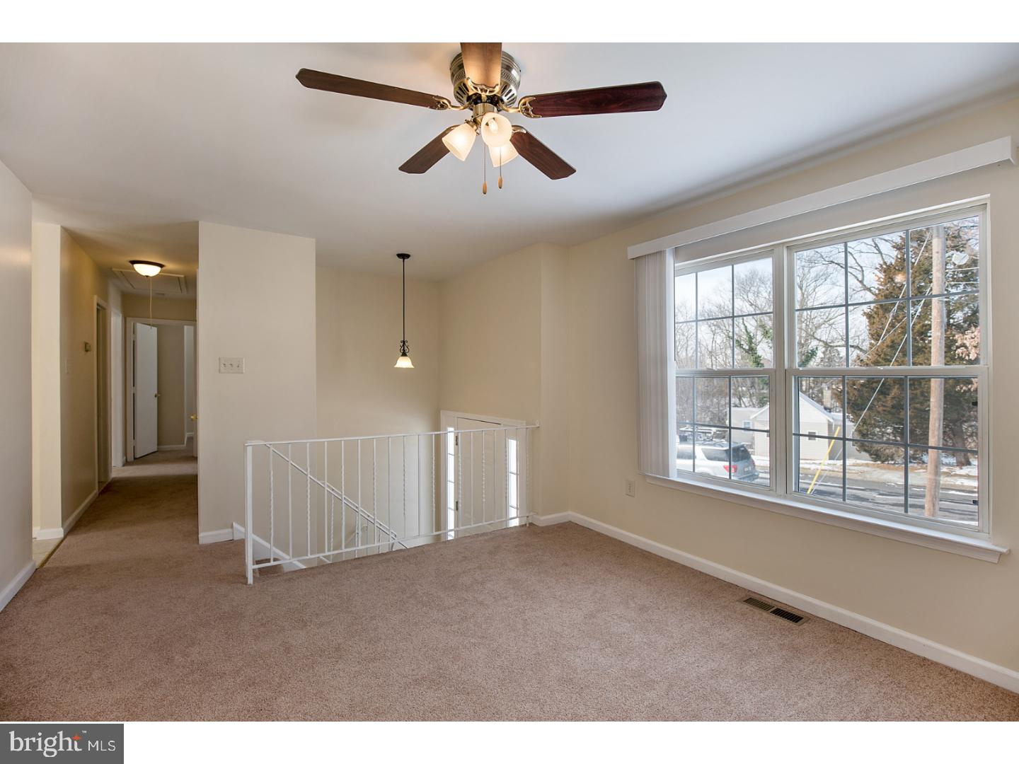 308 Ridge Avenue Glendora, NJ 08029 - Photo 5 of 25 Living Room