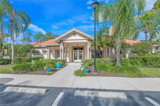 $3,500 | 209 Robin Hood Circle, Unit 201, Naples, FL 34104