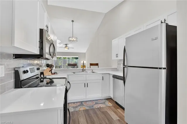 $3,500 | 209 Robin Hood Circle, Unit 201, Naples, FL 34104