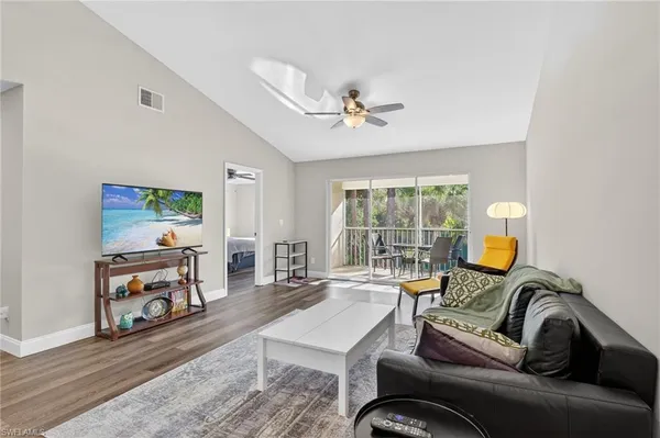 $3,500 | 209 Robin Hood Circle, Unit 201, Naples, FL 34104