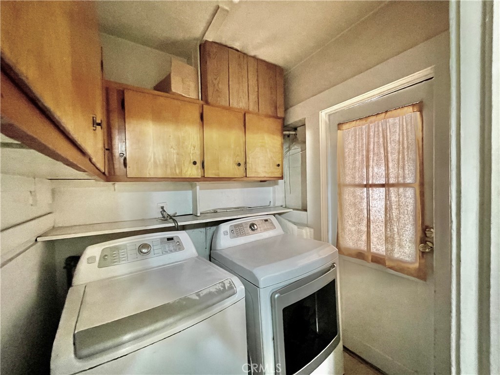 4474 Highland Place Riverside, CA 92506 - Photo 13 of 22 a utility room with dryer and washer
