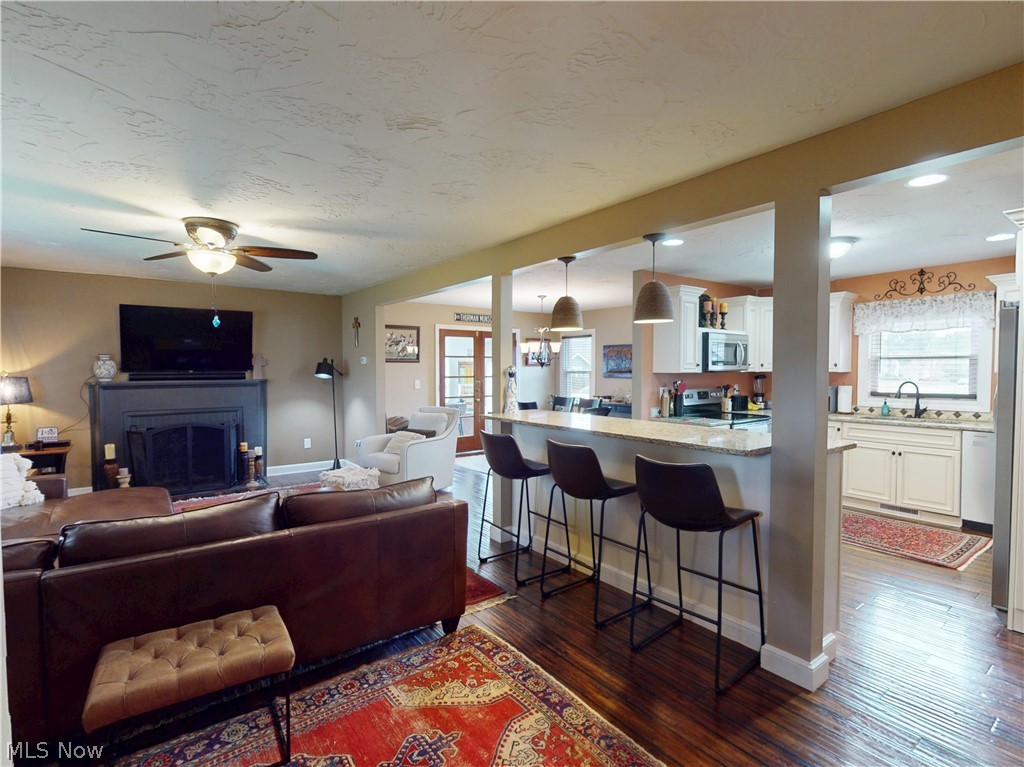 2414 Lakeside Avenue Northwest Canton, OH 44708 - Photo 4 of 34