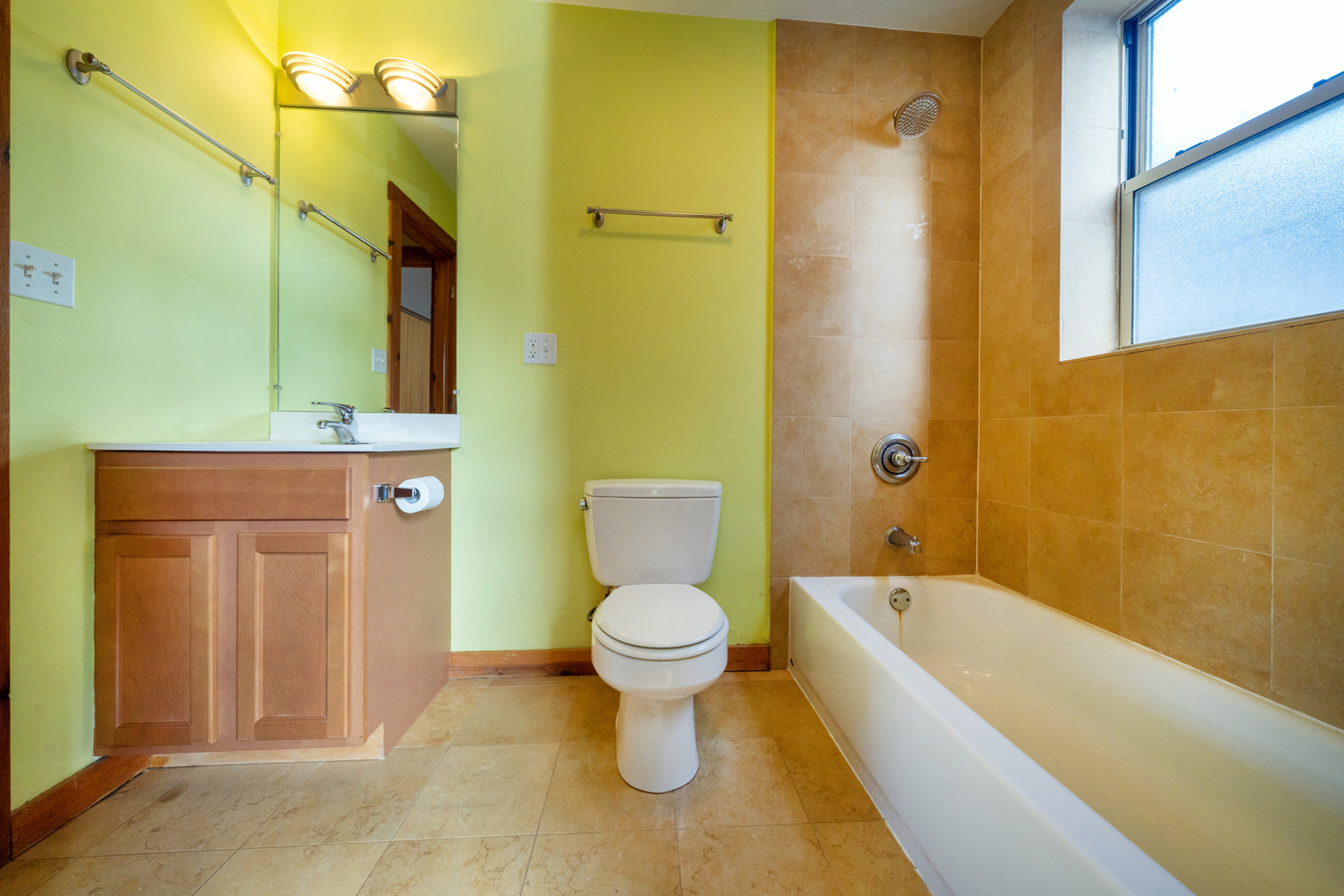 1225 West Greenleaf Avenue, Unit 3W Chicago, IL 60626 - Photo 11 of 13 a bathroom with a toilet sink and mirror