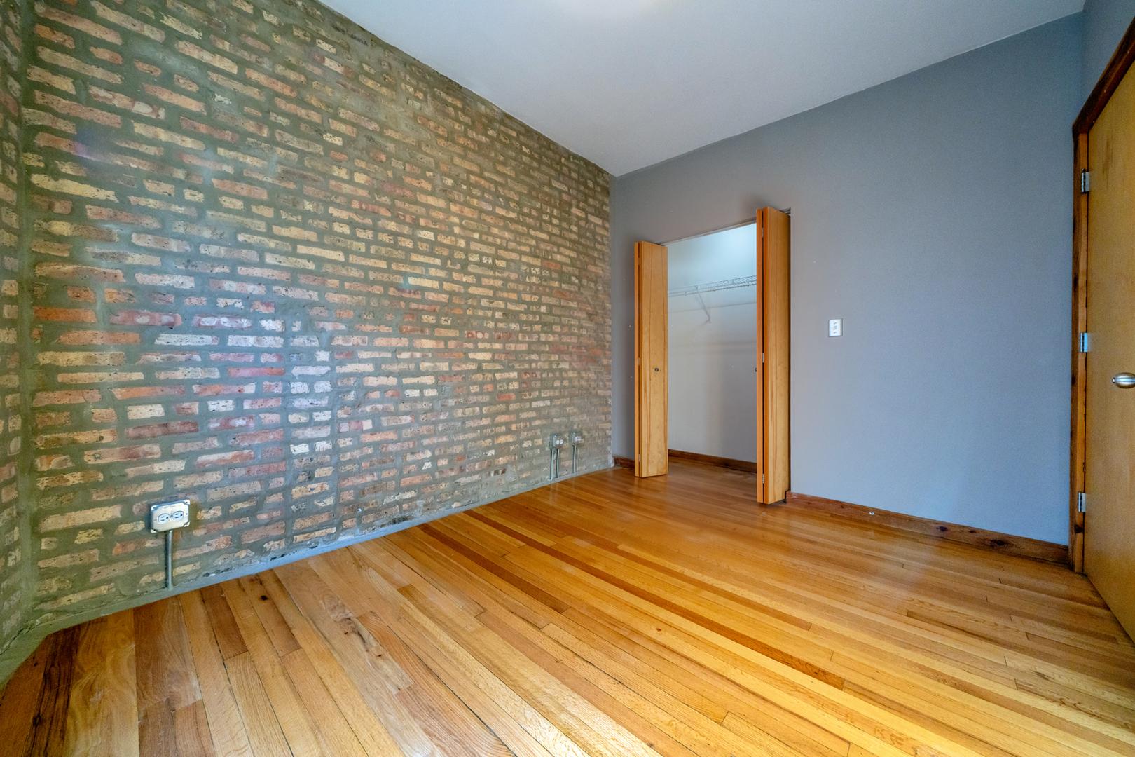 1225 West Greenleaf Avenue, Unit 3W Chicago, IL 60626 - Photo 8 of 13 a view of an empty room with wooden floor