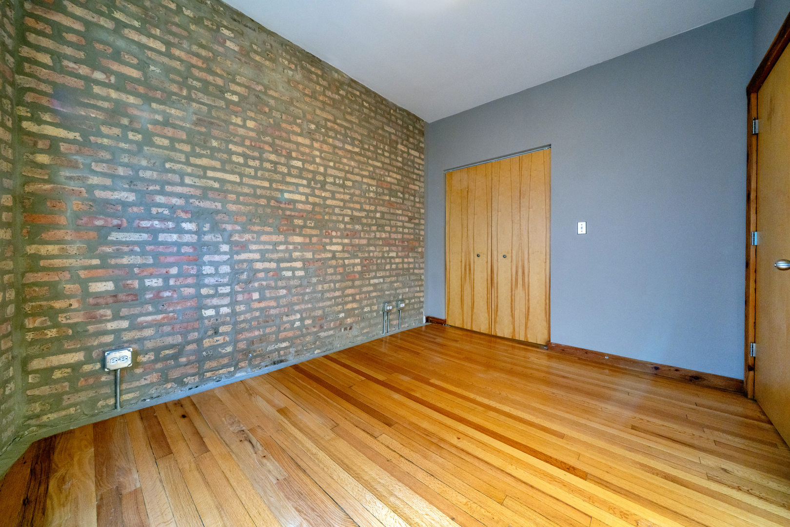 1225 West Greenleaf Avenue, Unit 3W Chicago, IL 60626 - Photo 9 of 13 a view of an empty room with wooden floor