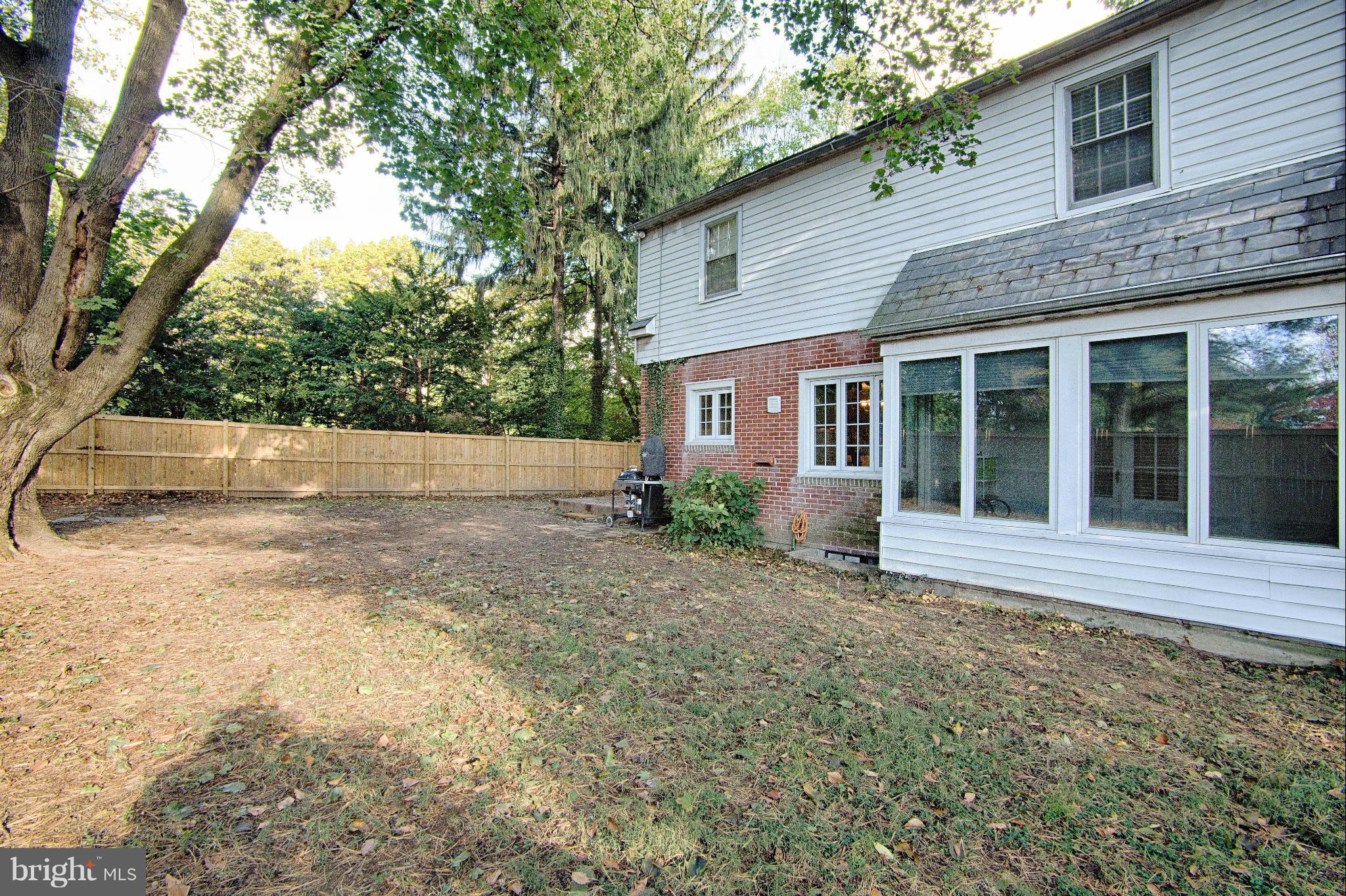 719 Hillen Road Towson, MD 21286 - Photo 5 of 30 Fenced in Backyard!
