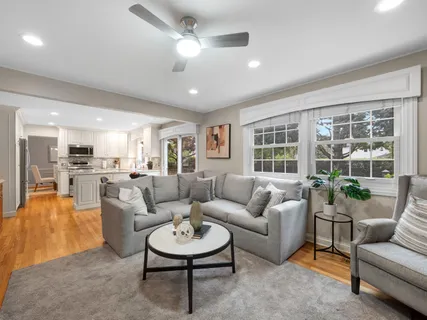 $899,000 | 3066 Knollwood Lane, Glenview, IL 60025