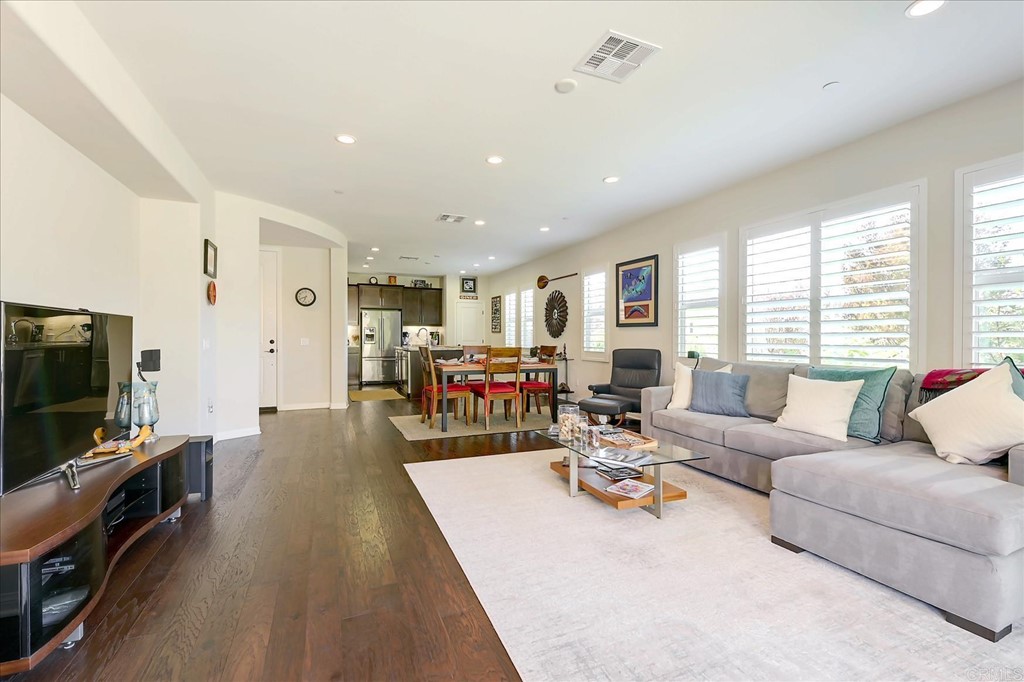 2689 Overlook Point Drive Escondido, CA 92029 - Photo 4 of 36