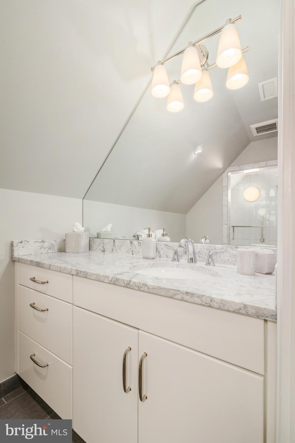 314 Winfield Road Devon, PA 19333 - Photo 46 of 69 3rd Bedroom Suite - Bath